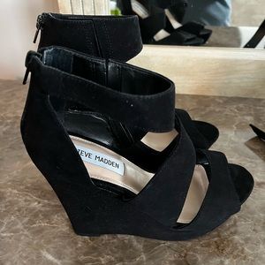 Steve Madden Black Wedges